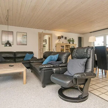 9 Person Holiday Home In Bl Vand Ho